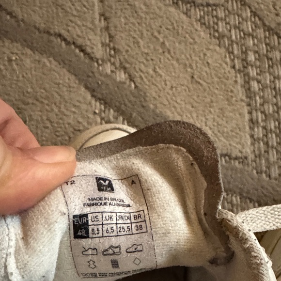 Veja White Women's Sneakers - Picture 6 of 6